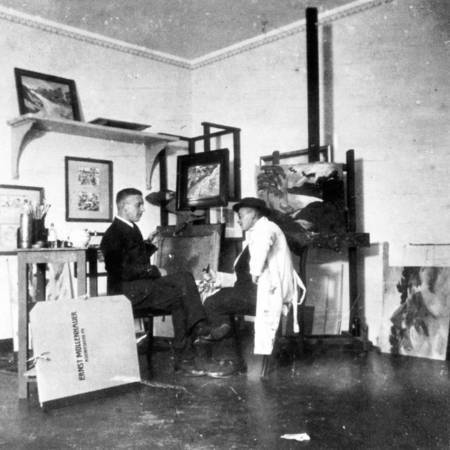 Ernst Mollenhauer in seinem Atelier um 1920